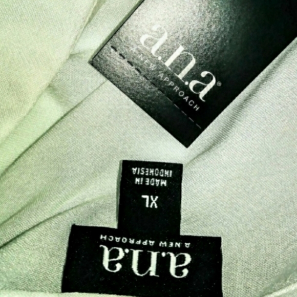 ANA Top Size XL Button Up High Low Sharkbite NWT - Picture 8 of 9